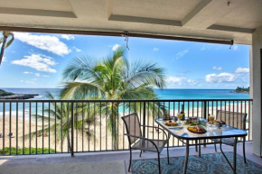 Stunning Makaha Condo with Pool Access and Ocean View!